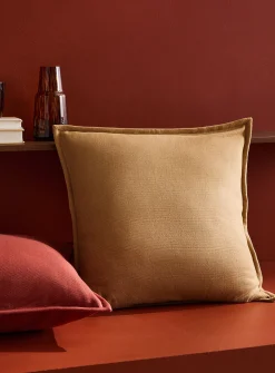 Basket weave knit removable-cover cushion