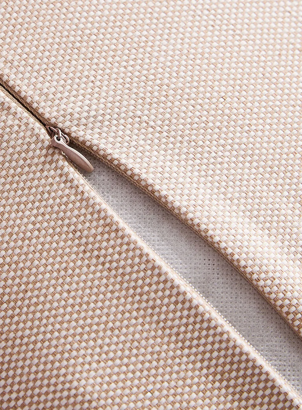 Basket weave knit removable-cover cushion