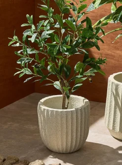 Beach textured-finish indoor/outdoor planter
