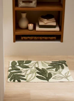 Beautiful foliage bath mat