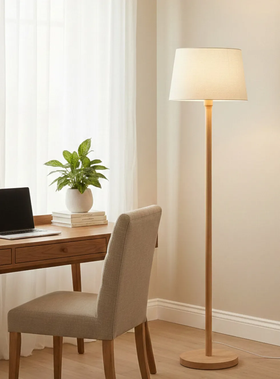 Beech wood floor lamp