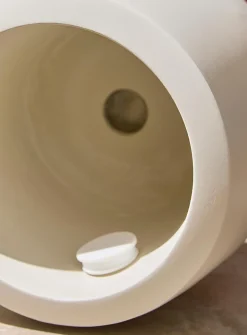 Belly rounded indoor/outdoor planter