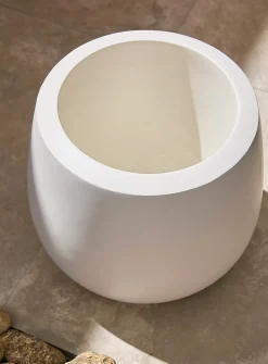Belly rounded indoor/outdoor planter