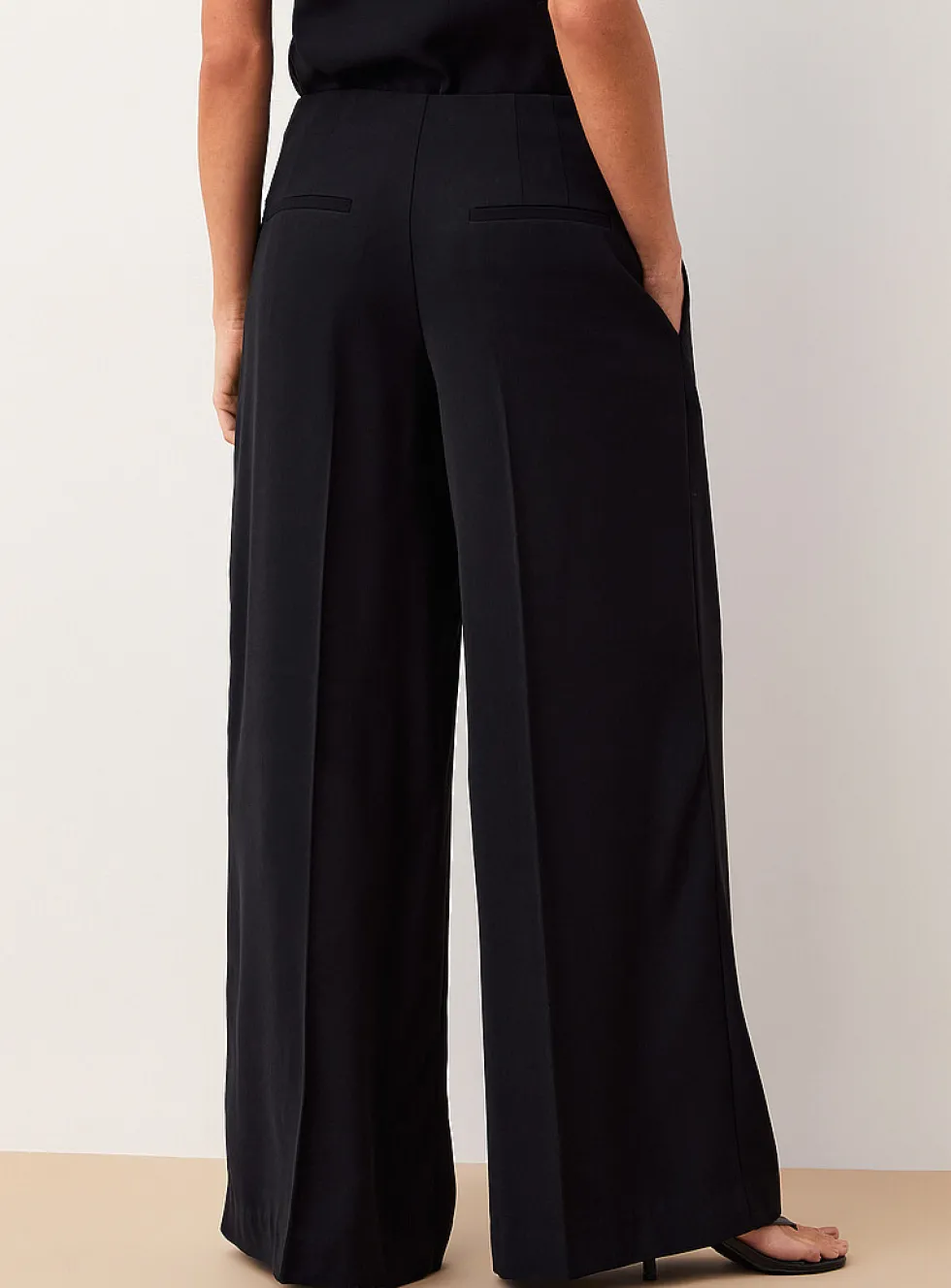 Belted flowy wide-leg pant