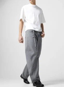 Belted grey barrel-leg jean