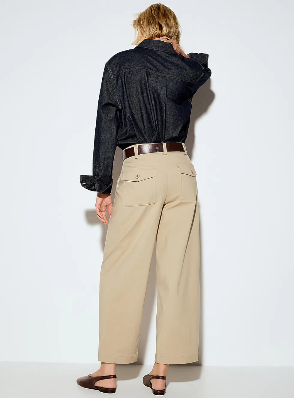 Belted stretch barrel pant