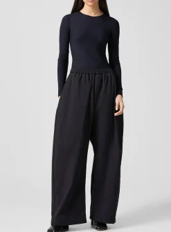 Black crinkly fabric pant