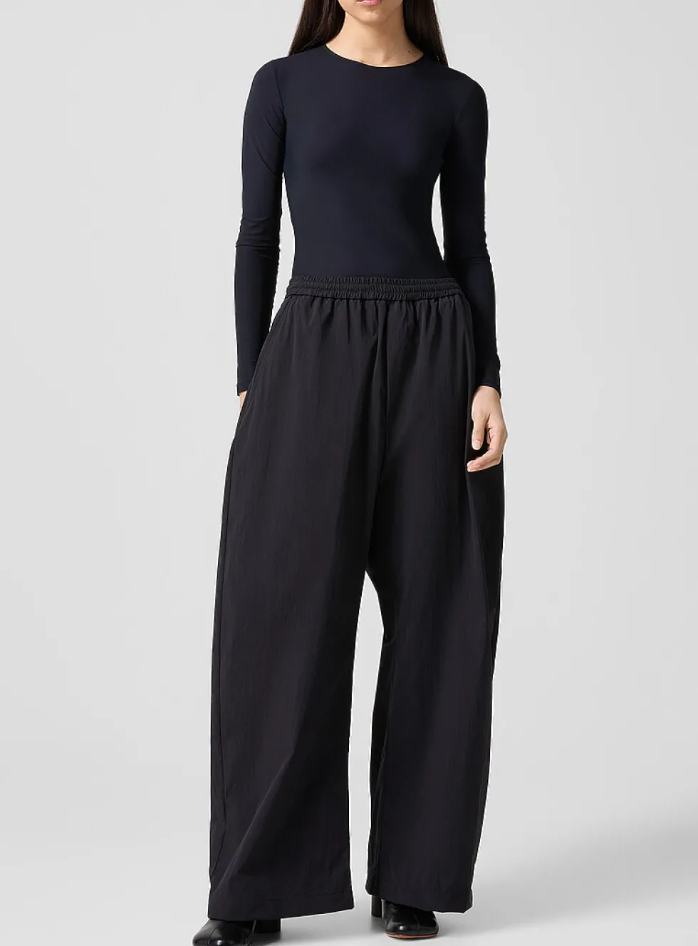 Black crinkly fabric pant
