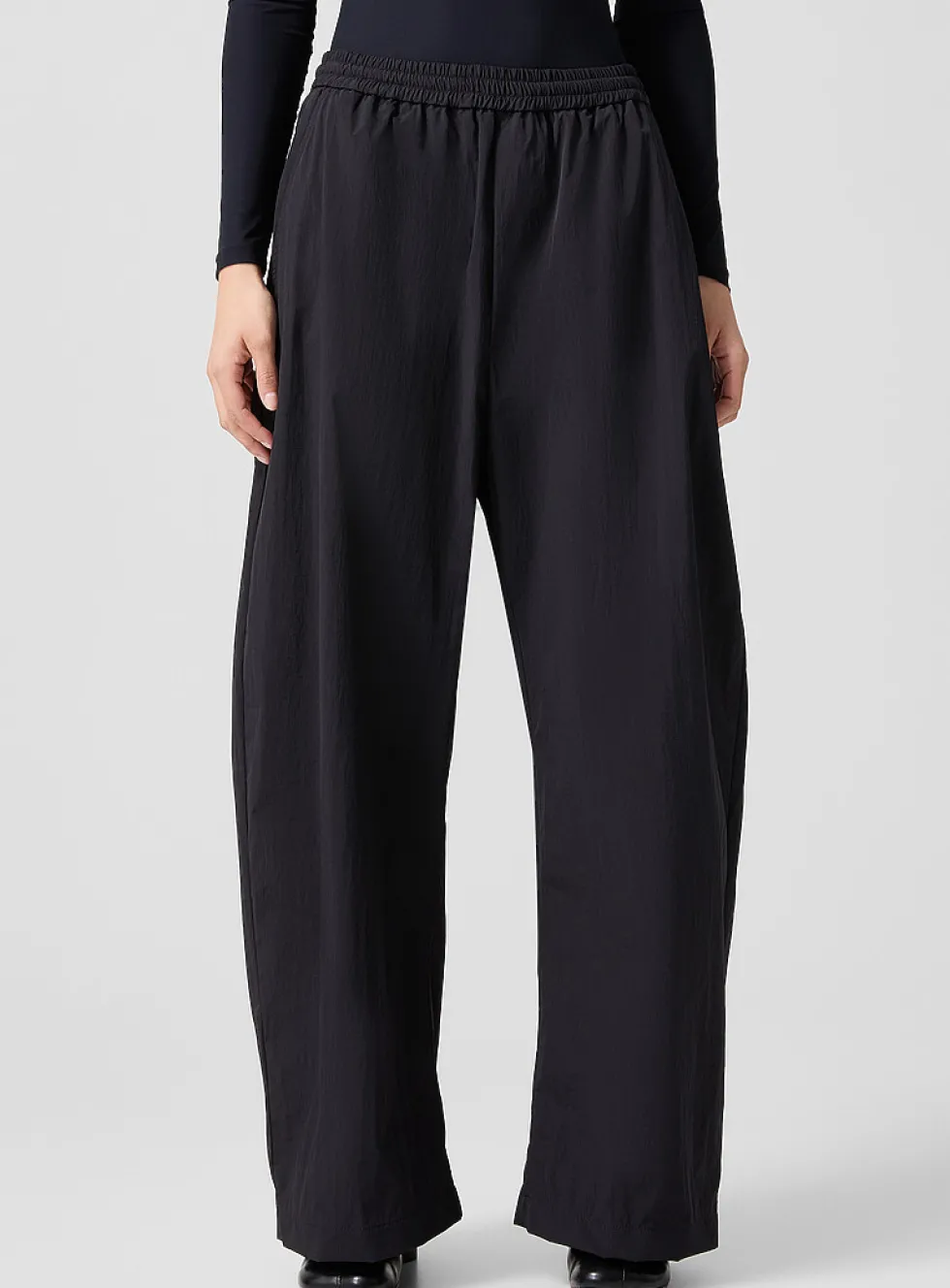 Black crinkly fabric pant