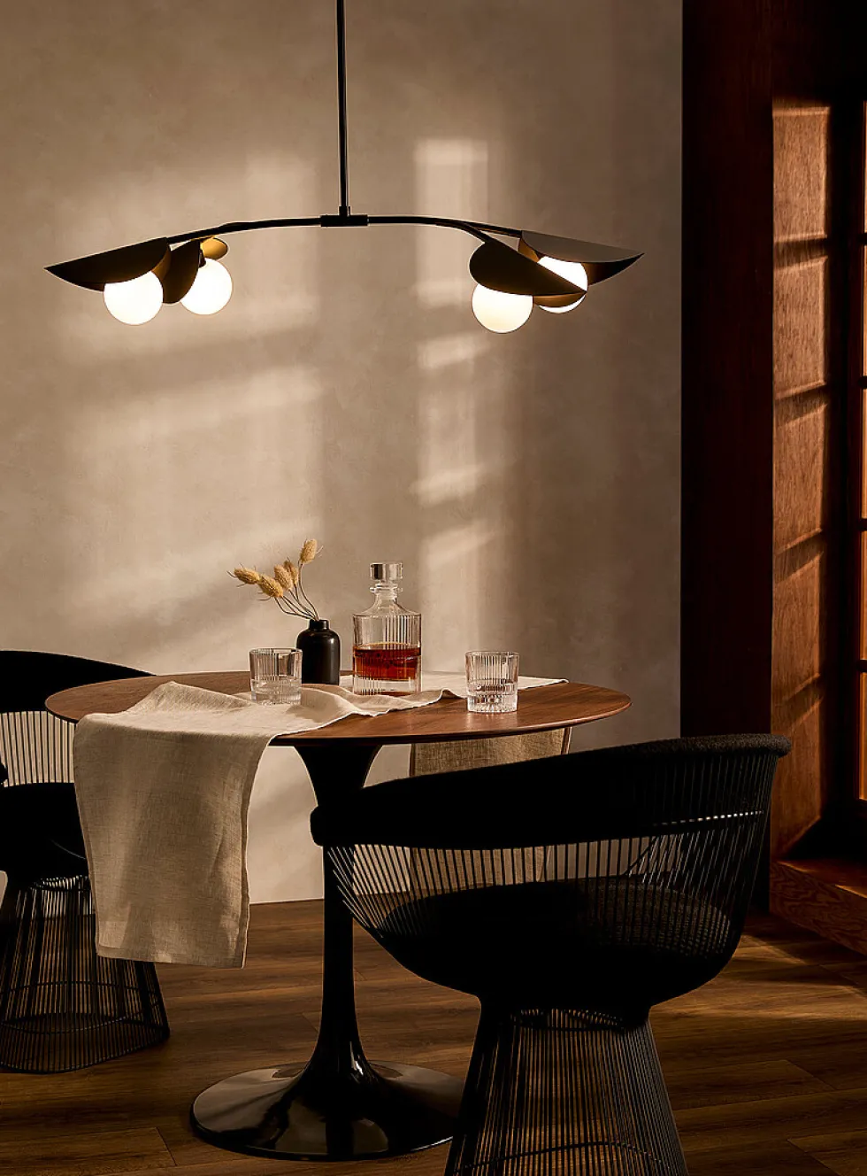Black petals hanging lamp