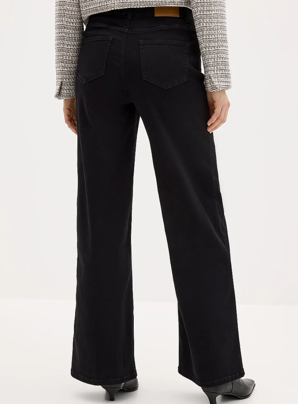 Black stretch jean