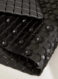 Black tiles bath mat