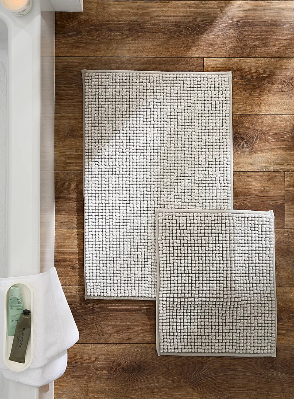 Bleached chenille bath mat