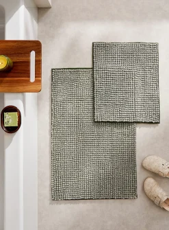 Bleached chenille bath mat
