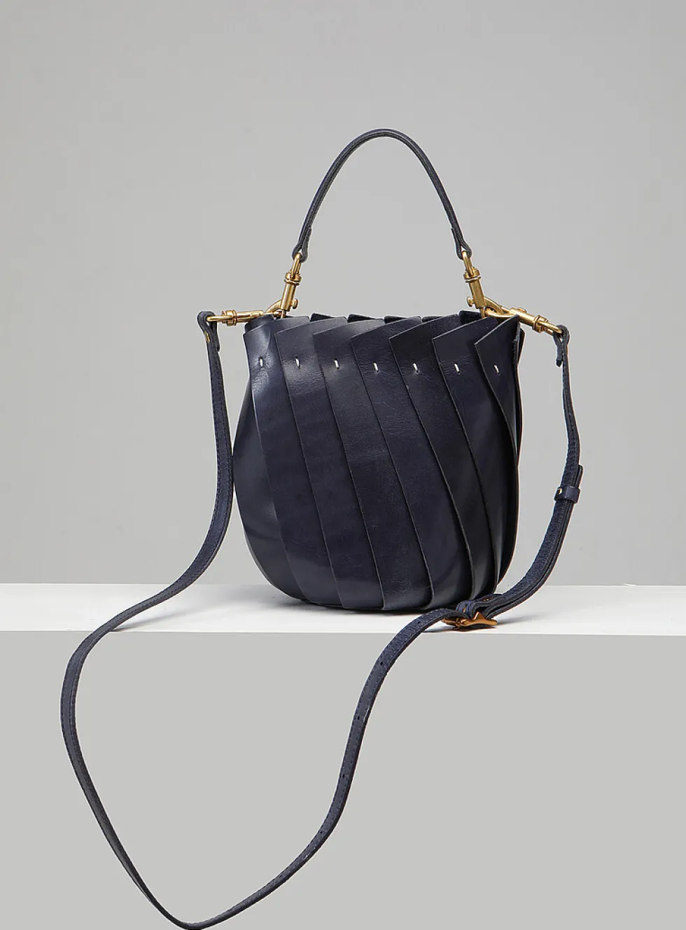 Bloom bucket bag