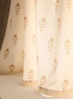 Blooming flowers curtain