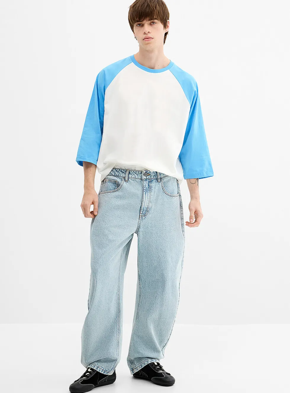Blue acid-wash loose jean