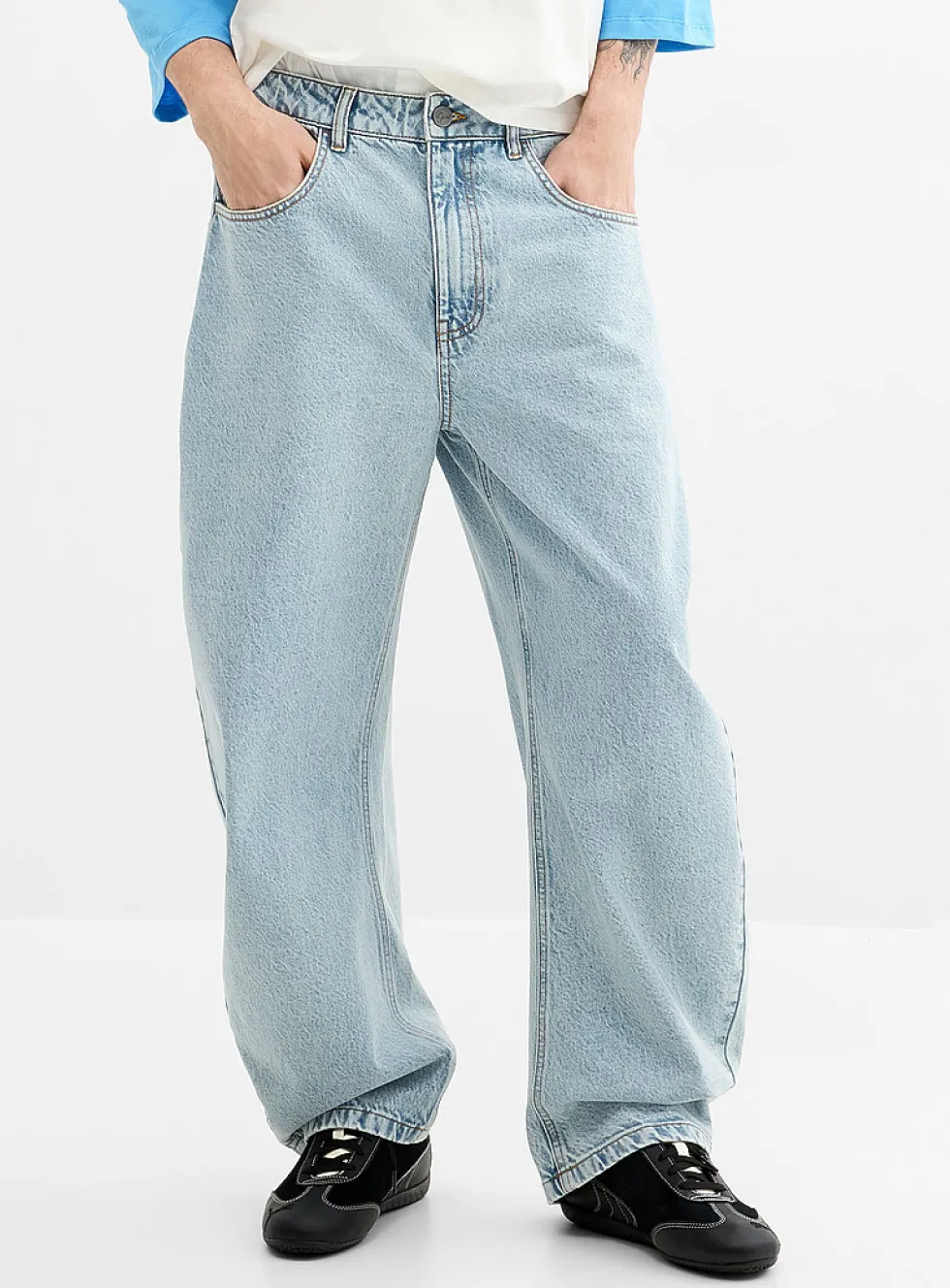 Blue acid-wash loose jean