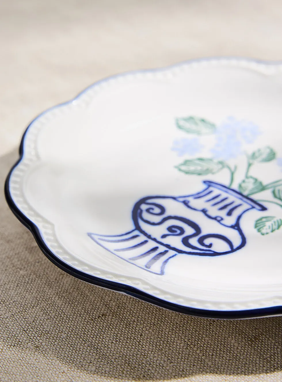 Blue flowers small plate