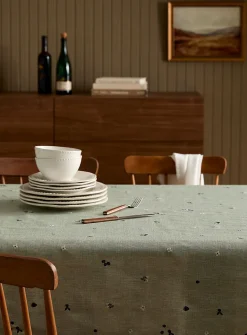 Blueberry embroidered tablecloth