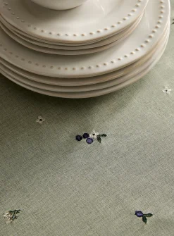 Blueberry embroidered tablecloth