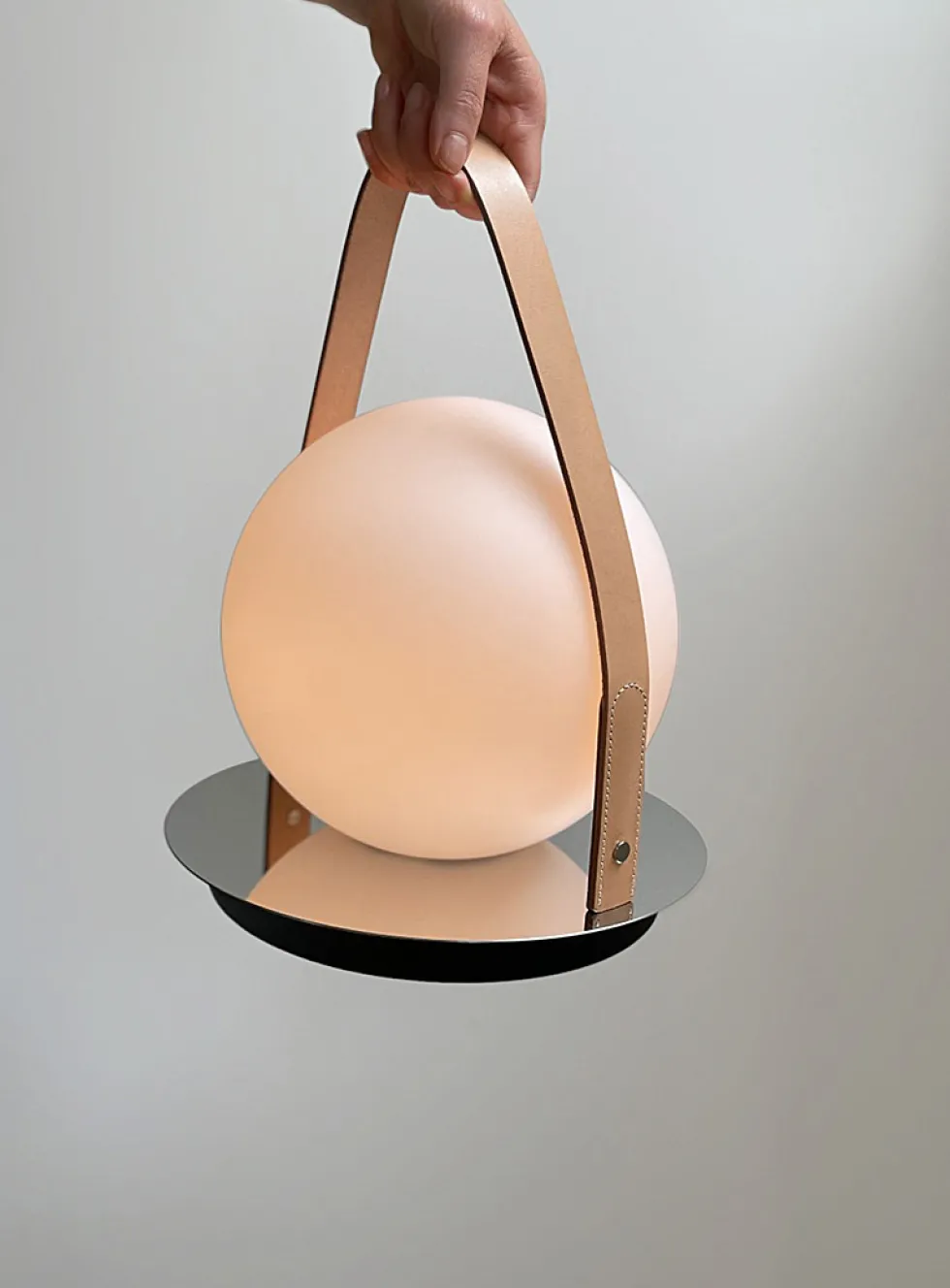 Bola portable table lamp