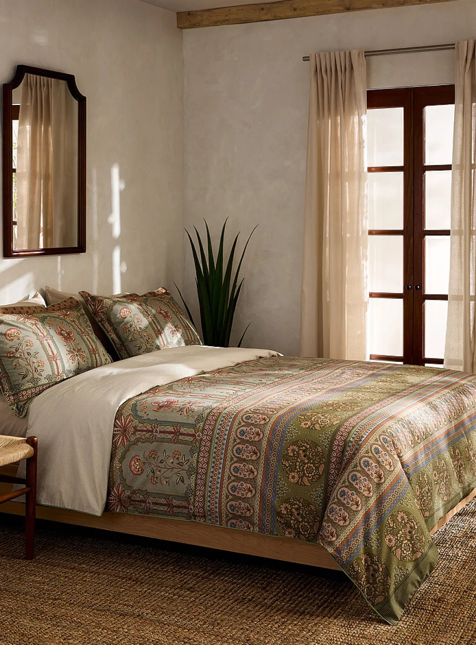Bollywood Dreams floral patterns duvet cover set