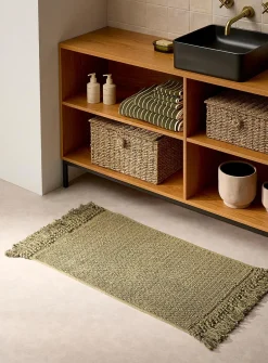 Bouclé knit bath mat