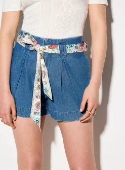 Box pleats scarf belt light denim short