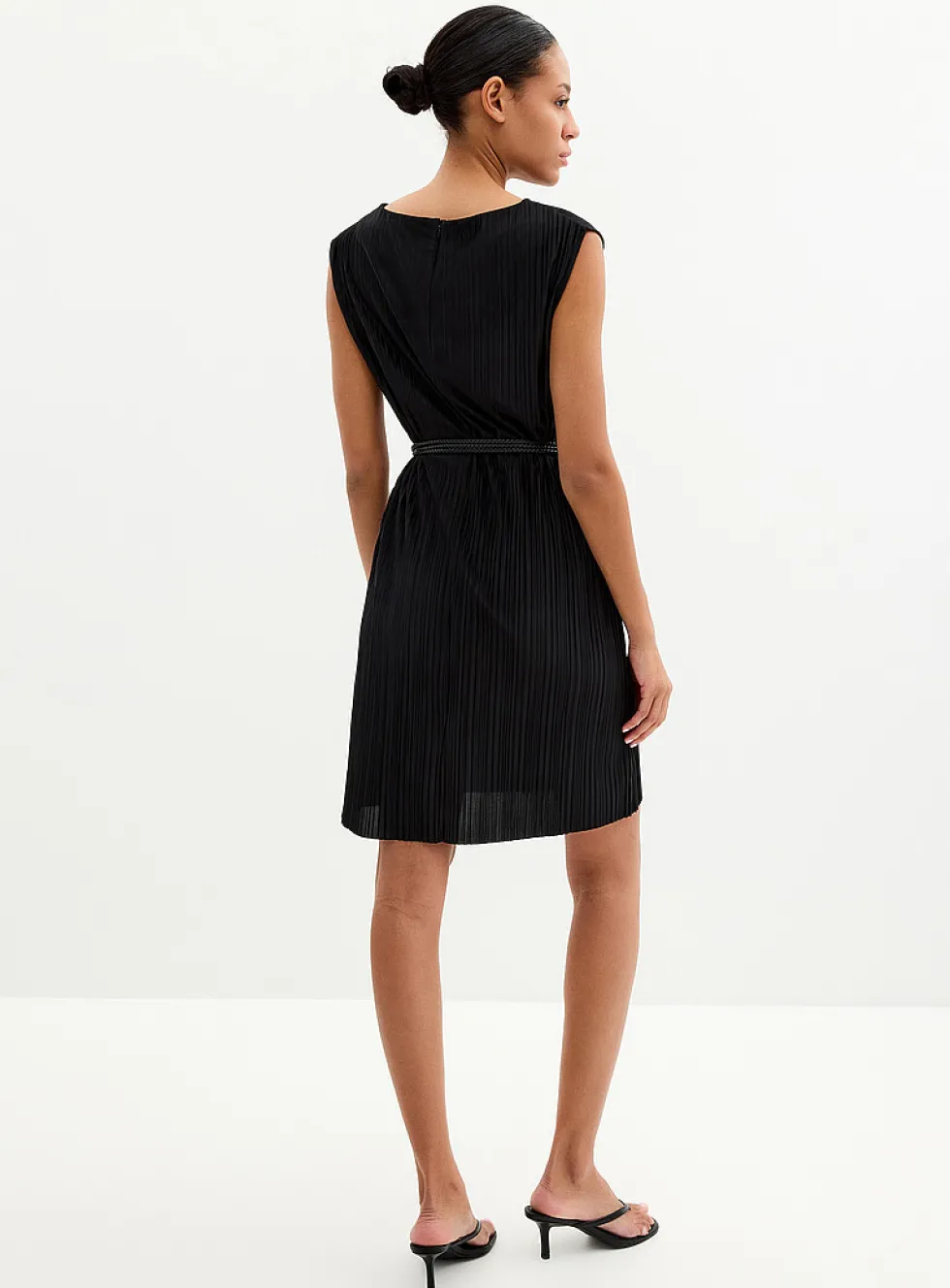 Braided belt flowy pleated dress