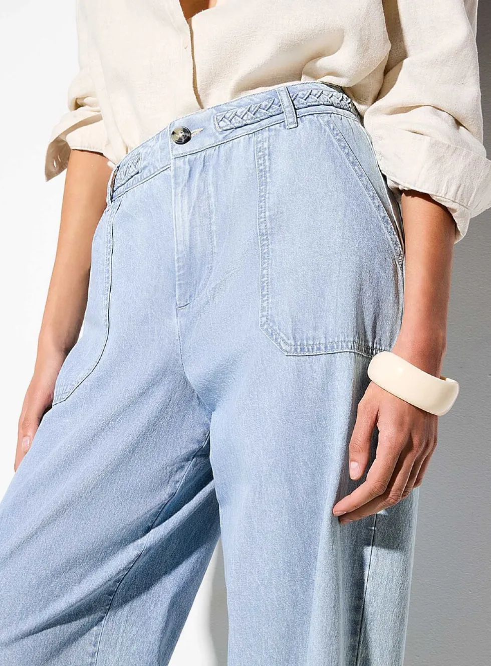 Braided belt lightweight denim wide-leg jean