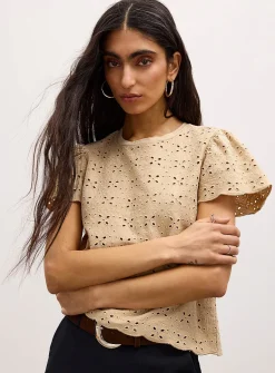 Broderie anglaise tee