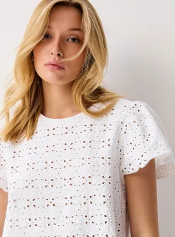 Broderie anglaise tee