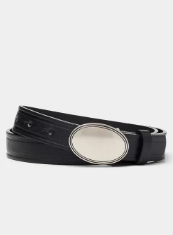 Brushed metal oval-buckle belt