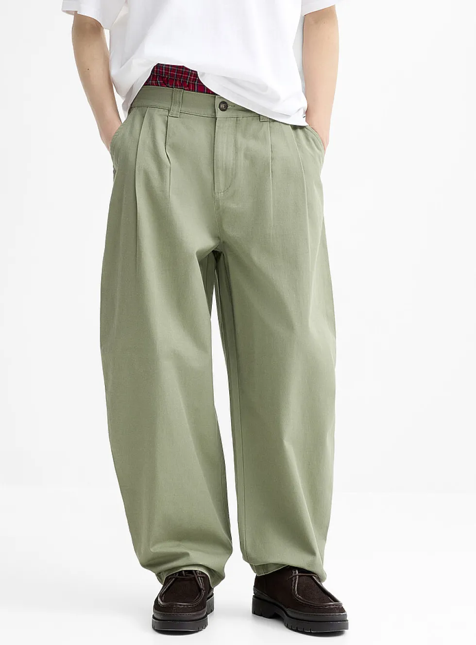 Brushed twill pleated chinos