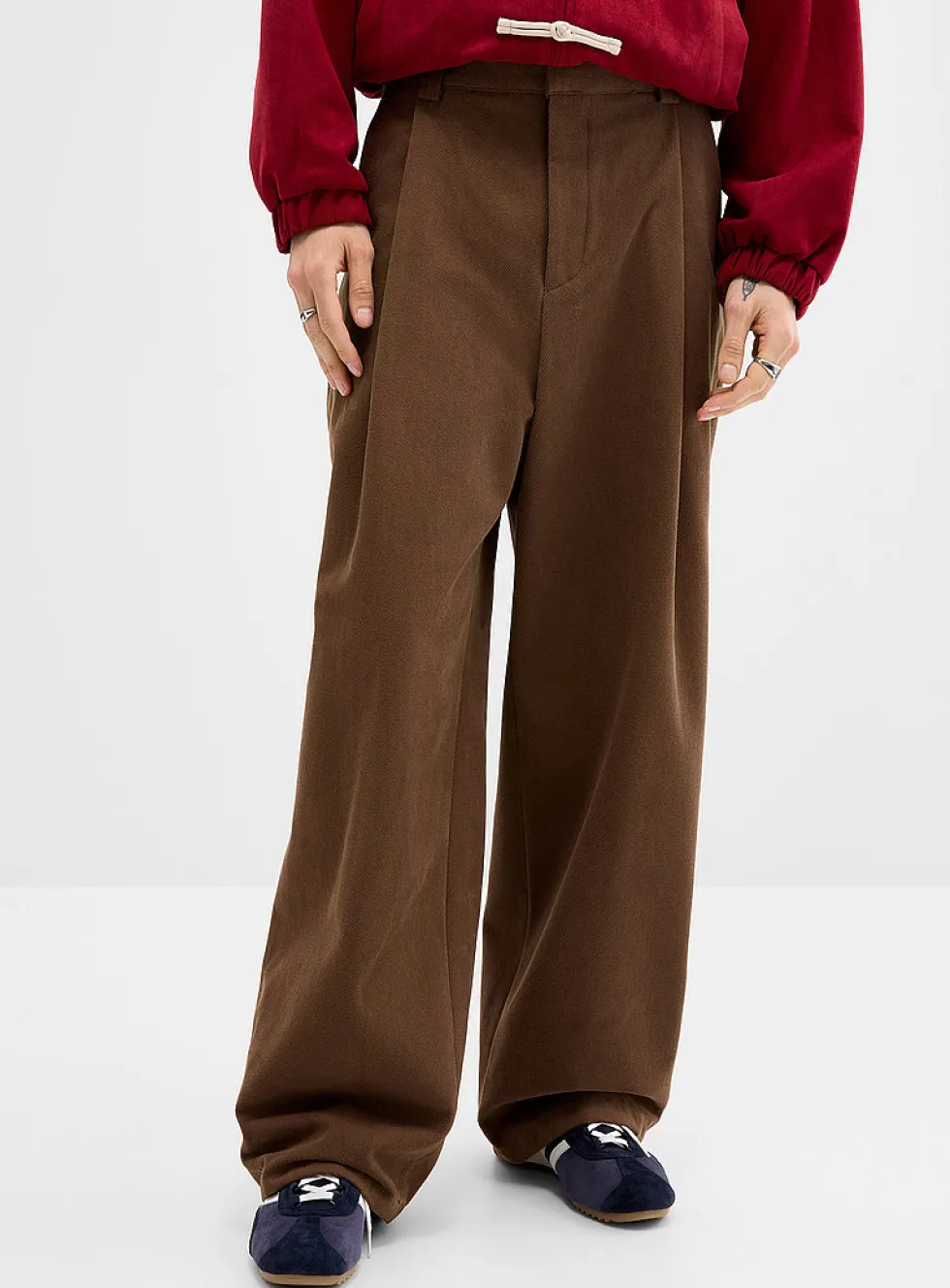 Brushed twill pleated chinos