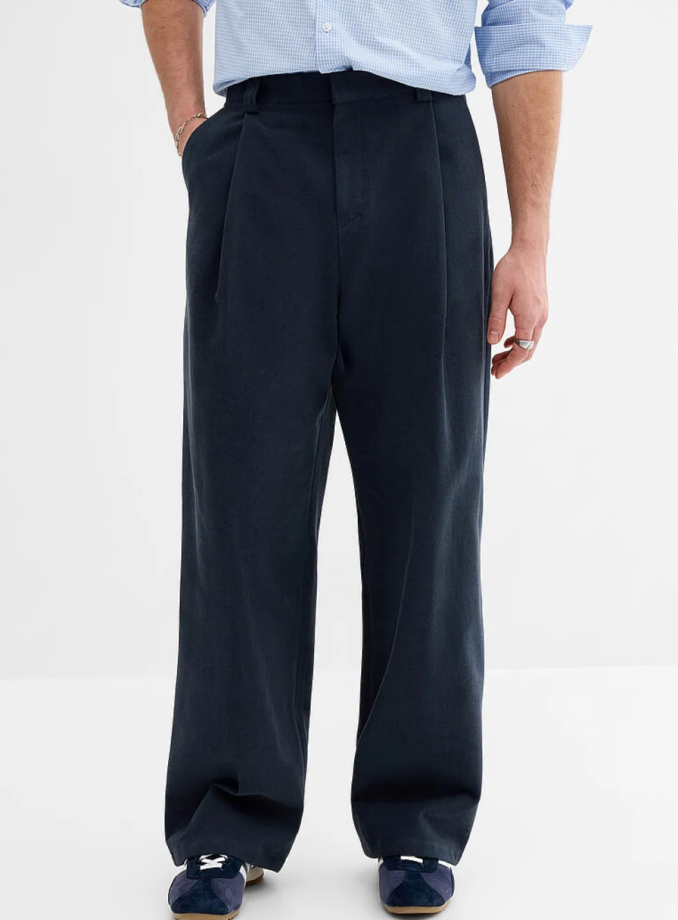 Brushed twill pleated chinos
