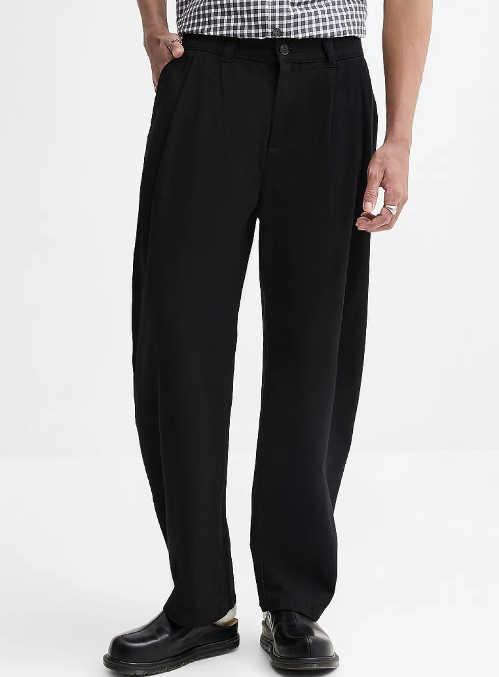 Brushed twill pleated chinos
