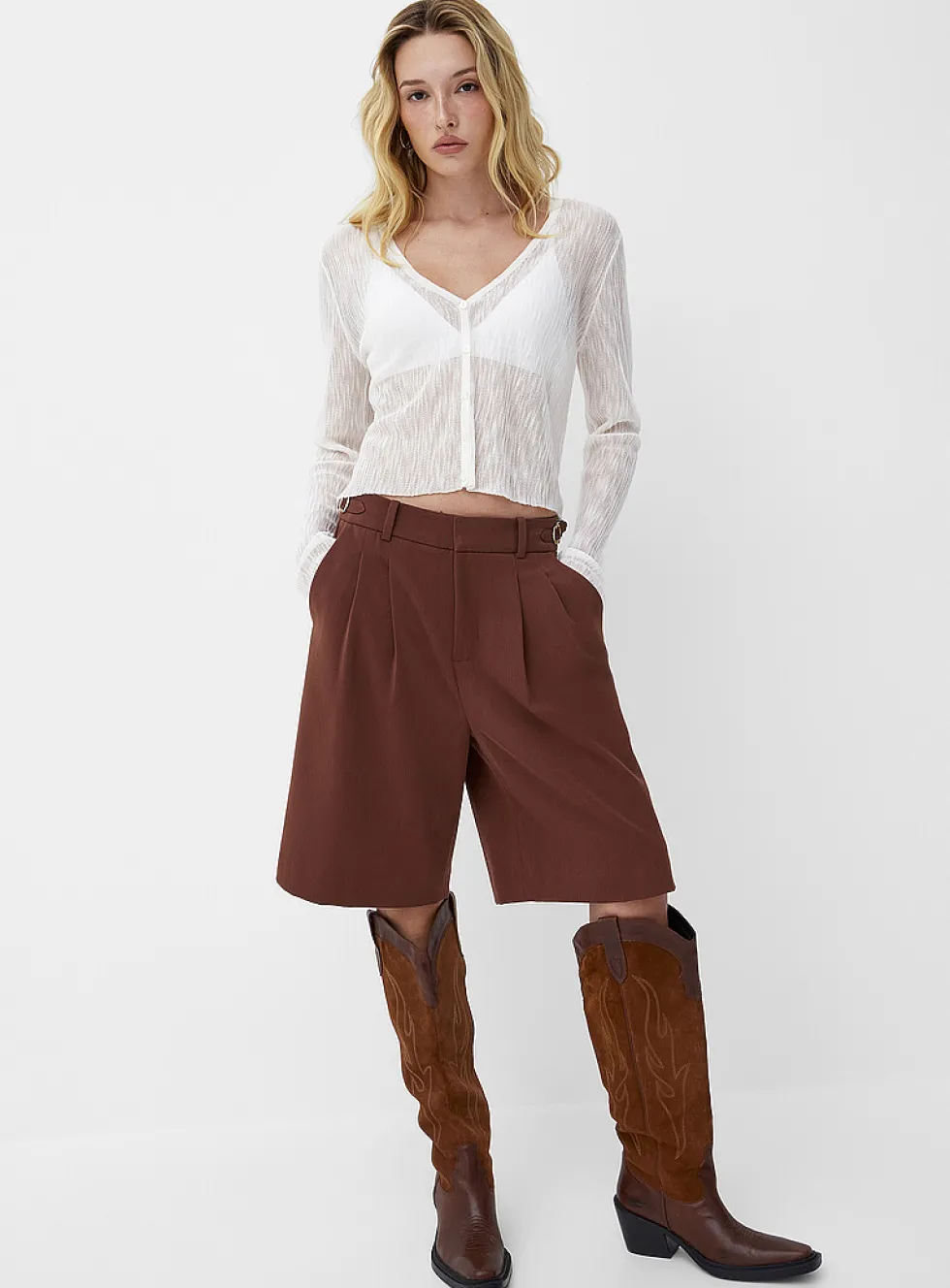 Buckle side-strap pleated Bermuda short