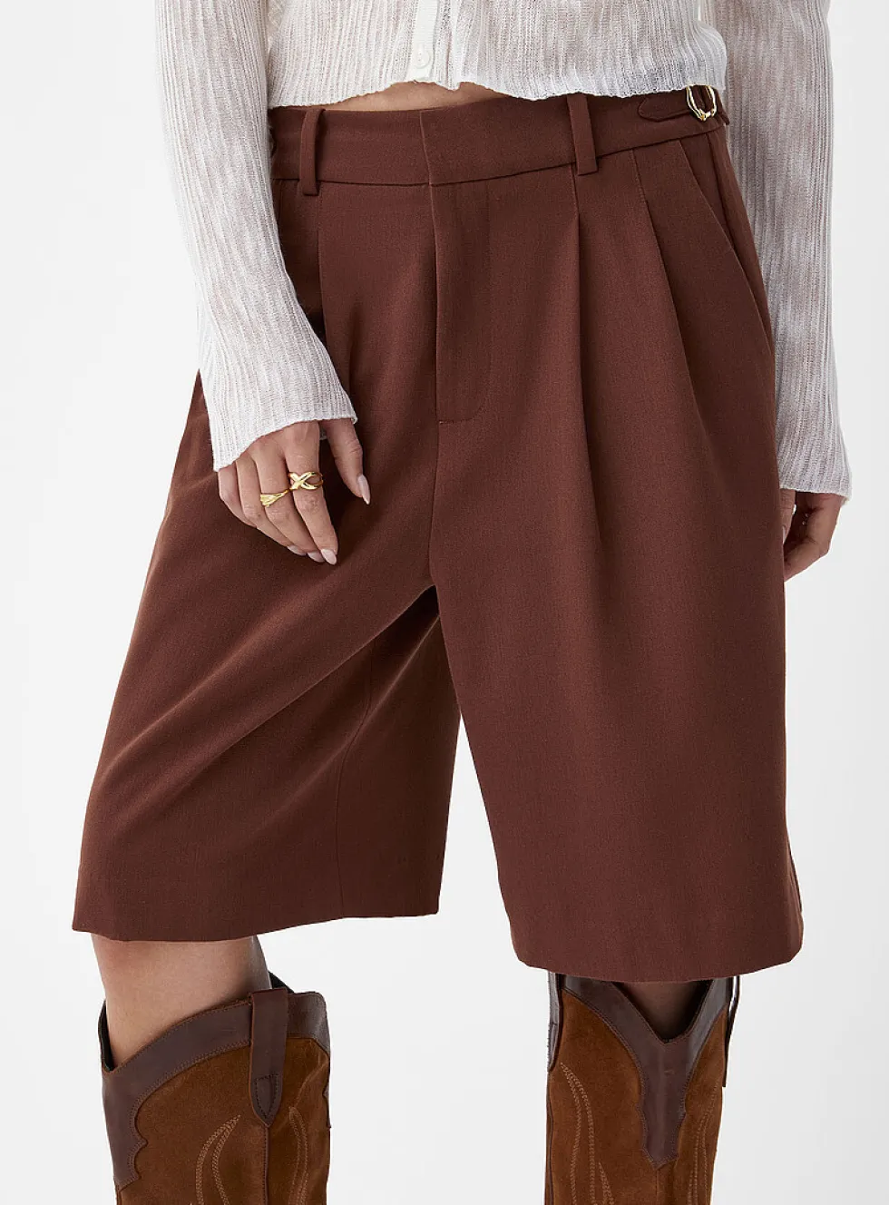 Buckle side-strap pleated Bermuda short