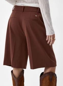 Buckle side-strap pleated Bermuda short
