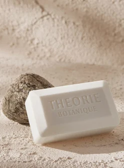 Budling of Cassis bar soap