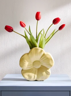 Butter-yellow flower ceramic vase