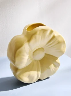 Butter-yellow flower ceramic vase