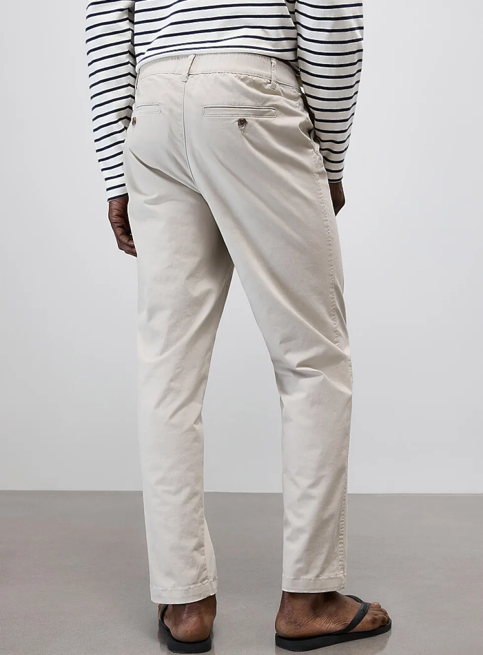 Buttoned elastic-waist chinos