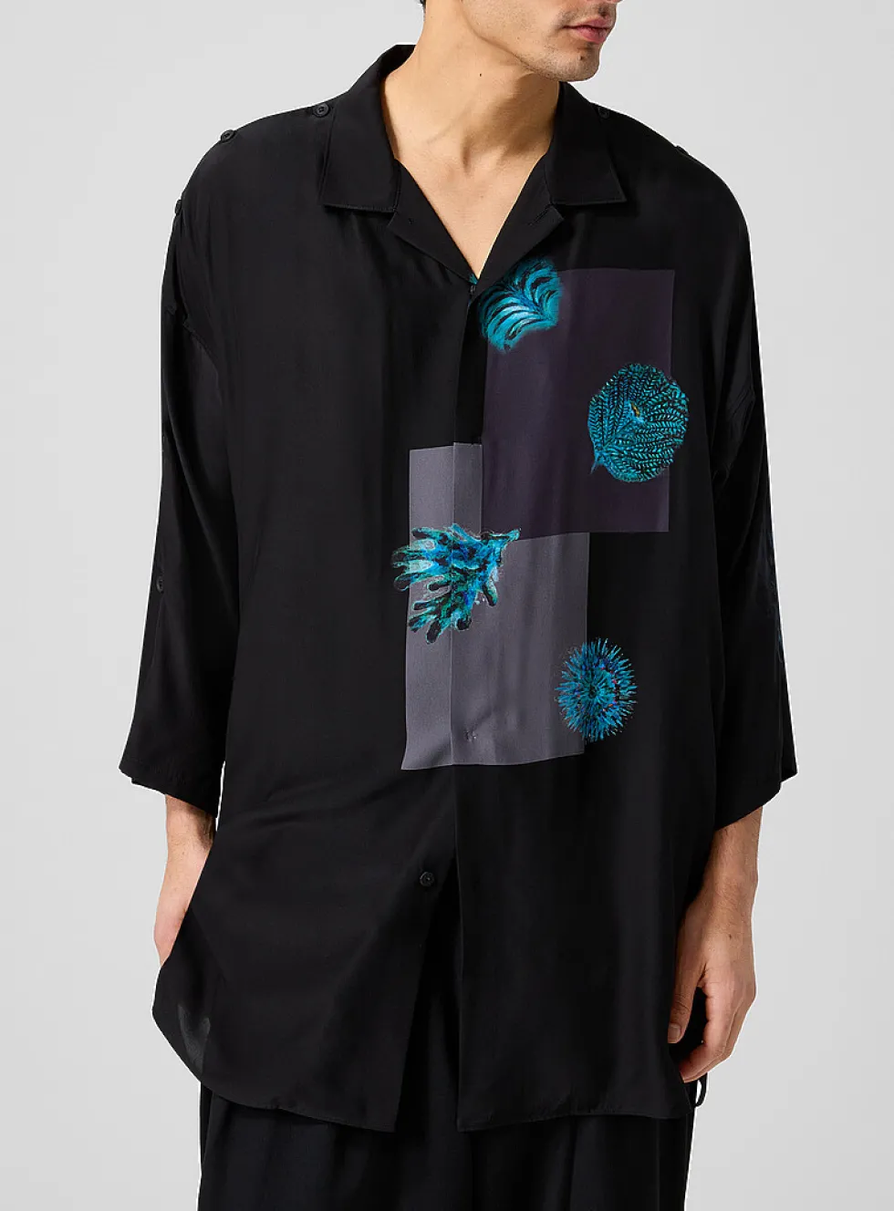 Buttoned shoulders long pure silk shirt