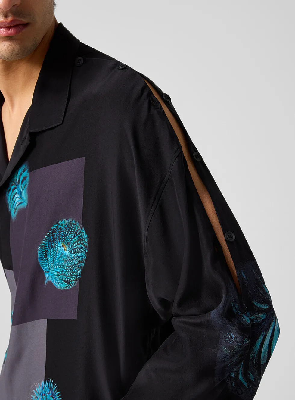 Buttoned shoulders long pure silk shirt