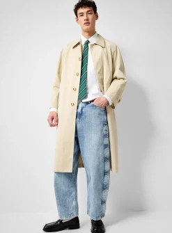 Buttoned-side bleached jean