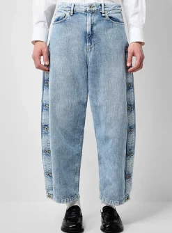 Buttoned-side bleached jean