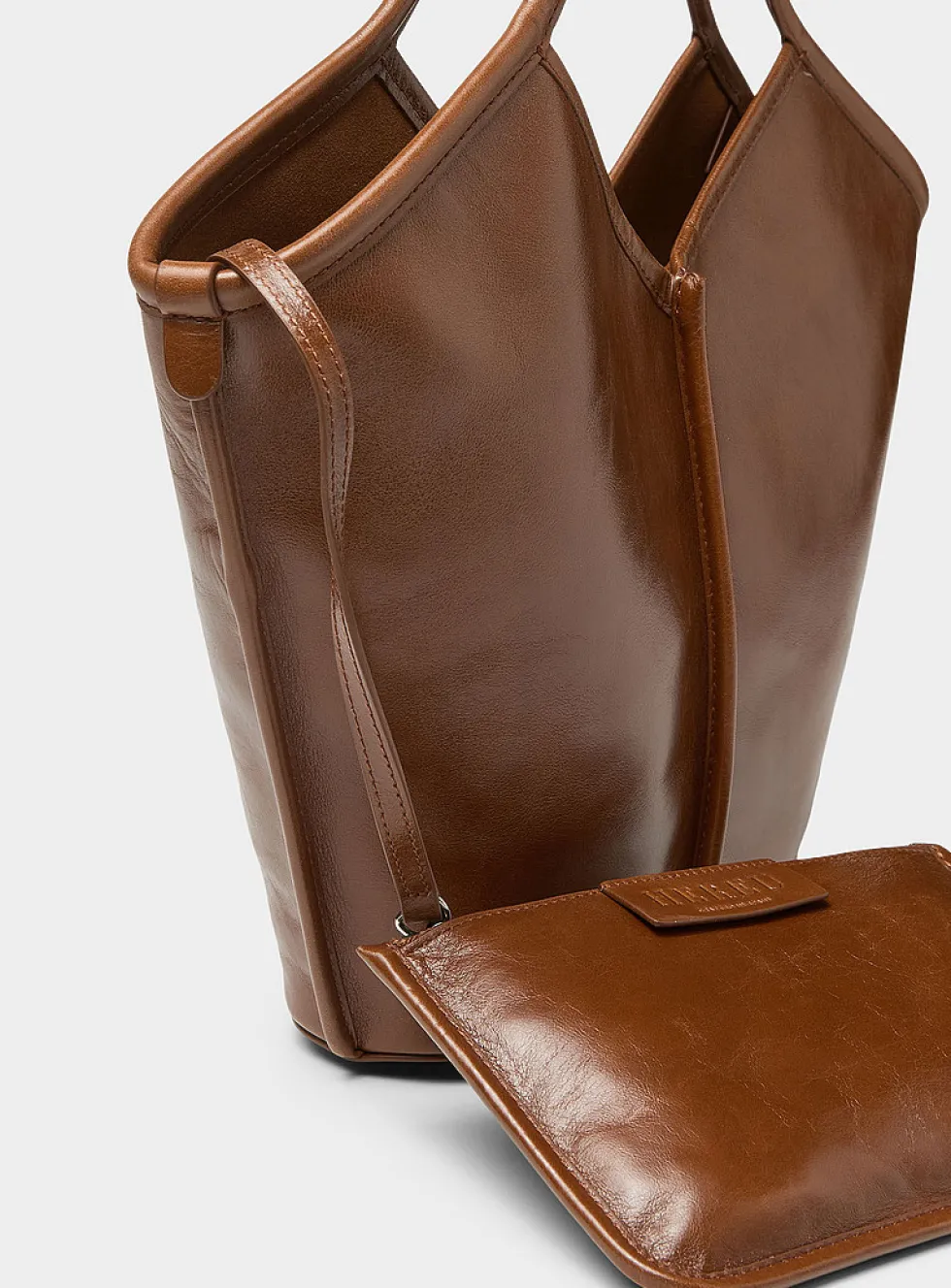 Calella brown leather shoulder bag